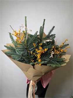 Охапка нобилиса с илексом 10082