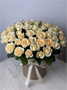 51 роза в шляпной коробке 4 10093
